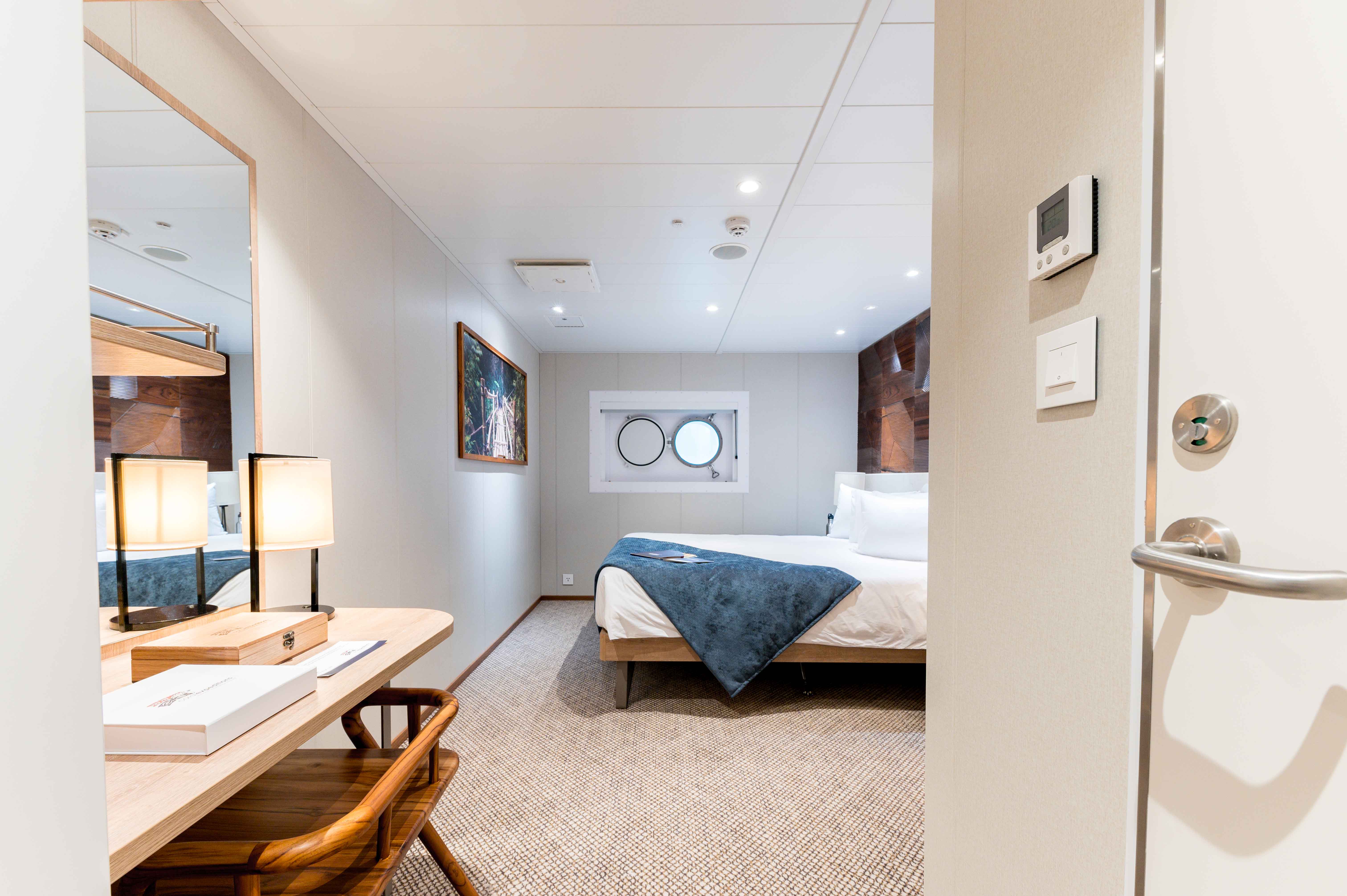 Coral Deck Stateroom _6_.jpg