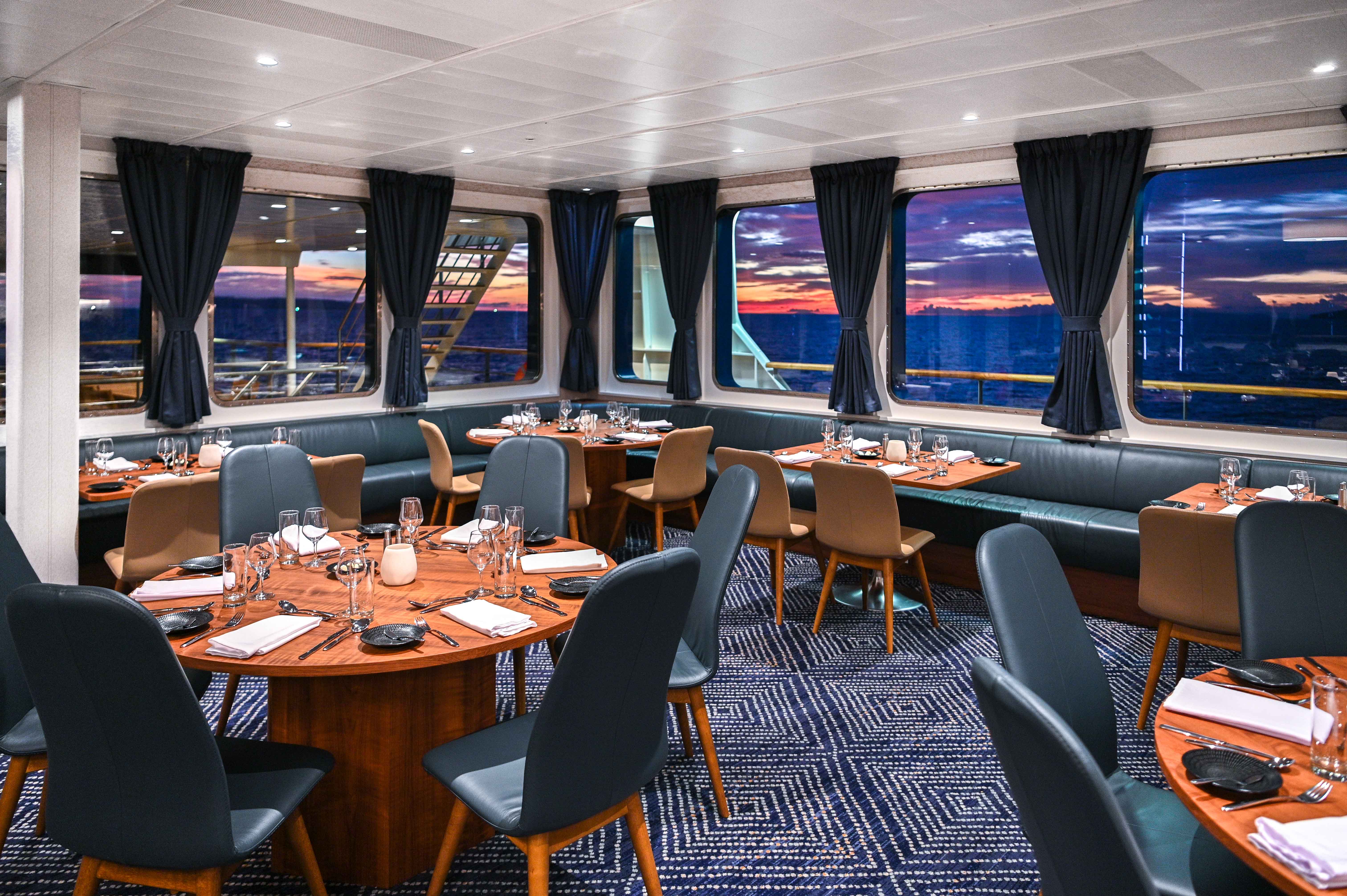 Coral Expeditions - Coral Adventurer - Dining 2.jpg