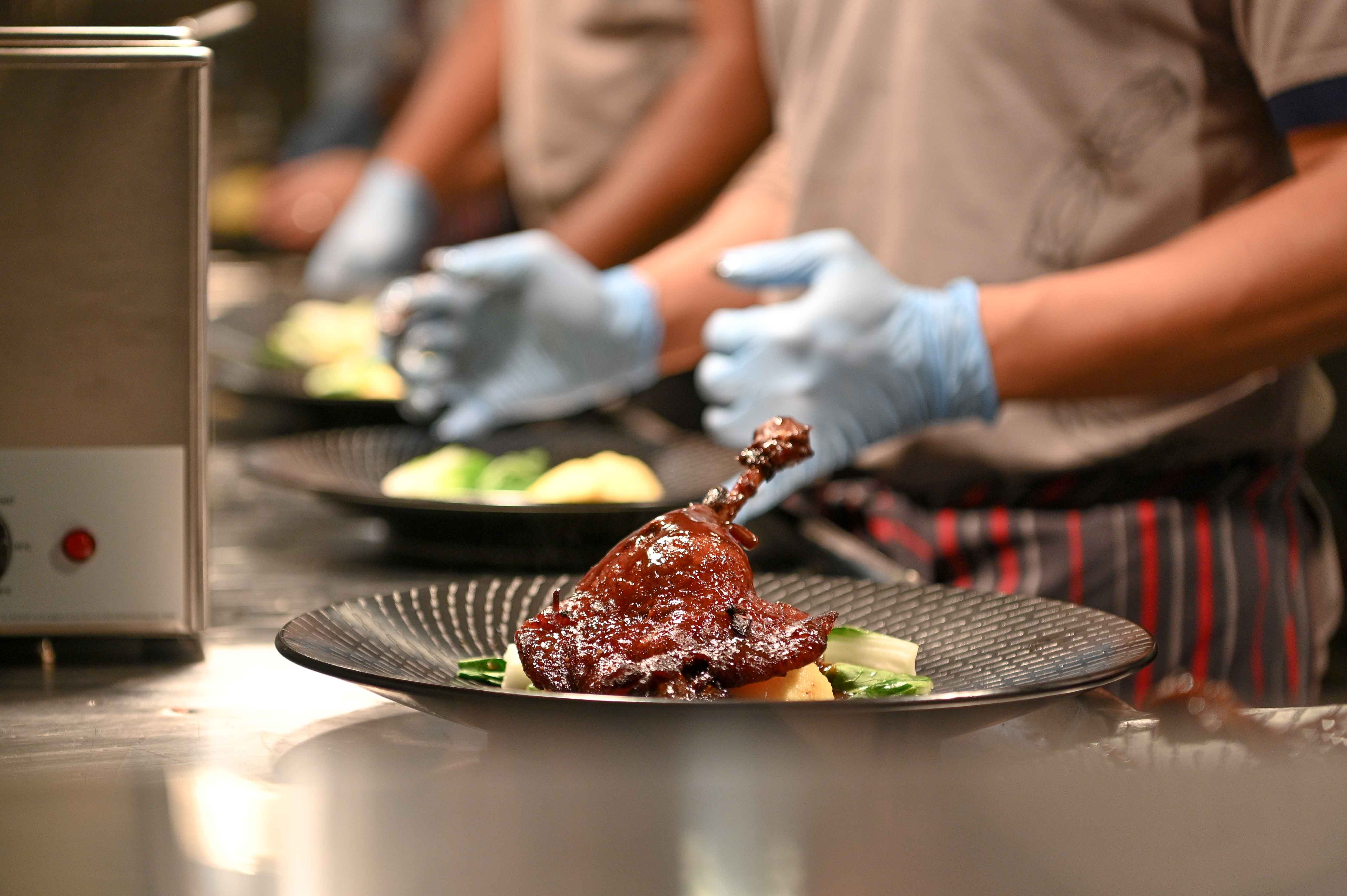 Coral Expeditions - Coral Adventurer - Dining 7.jpg