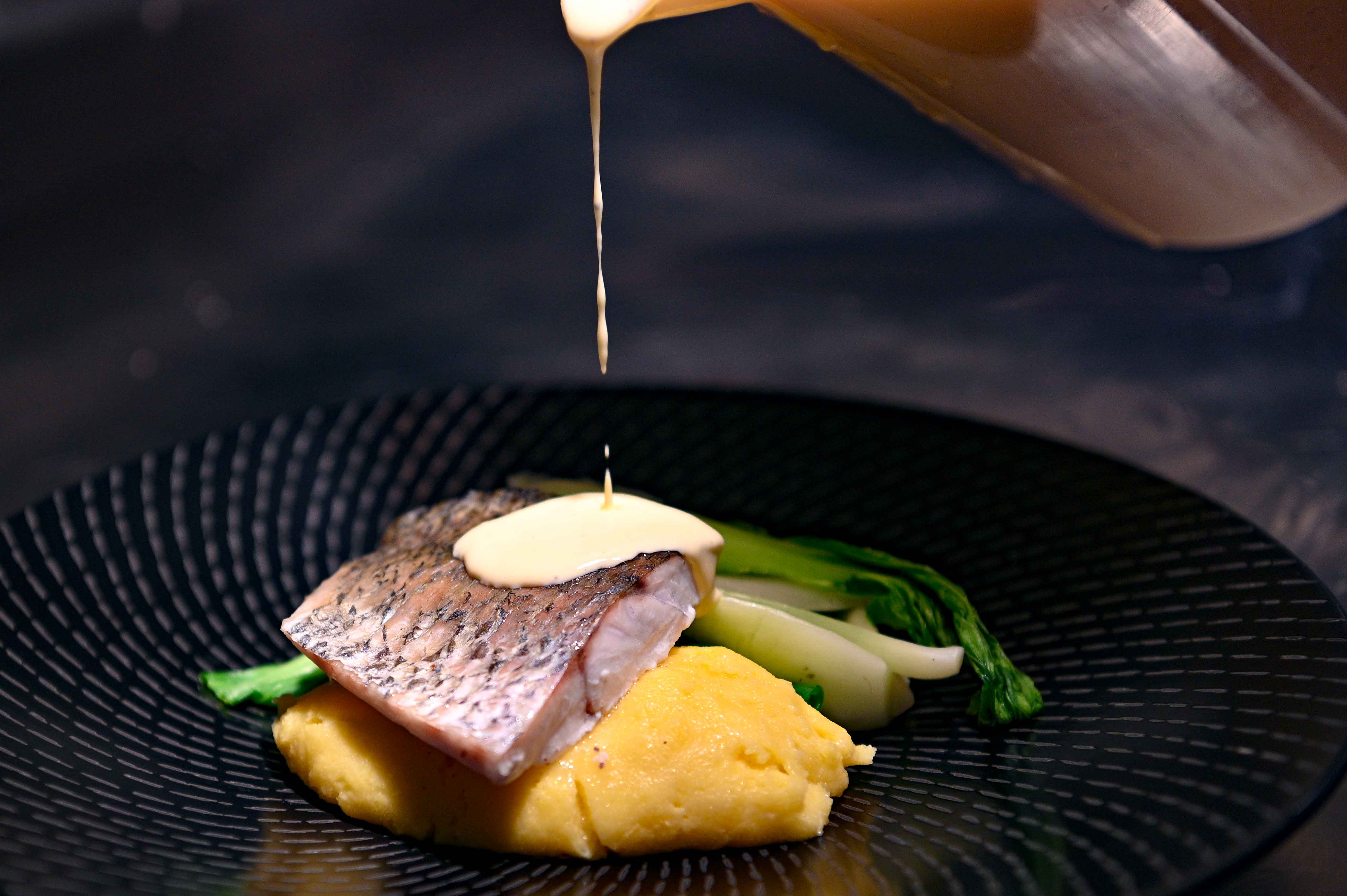 Coral Expeditions - Coral Adventurer - Dining 8.jpg