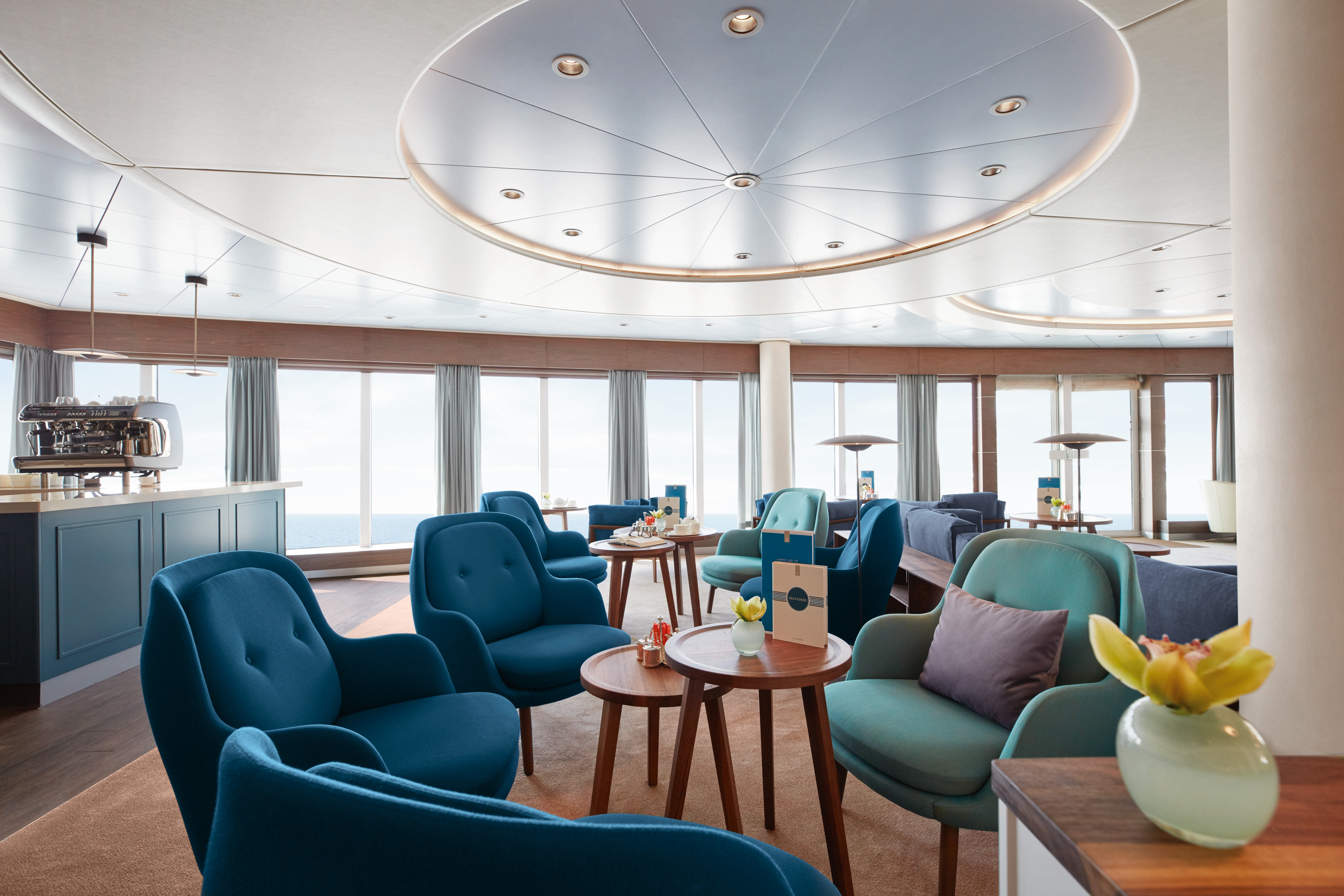 Hapag Lloyd EUROPA 2 Belvedere Coffee Lounge.jpg