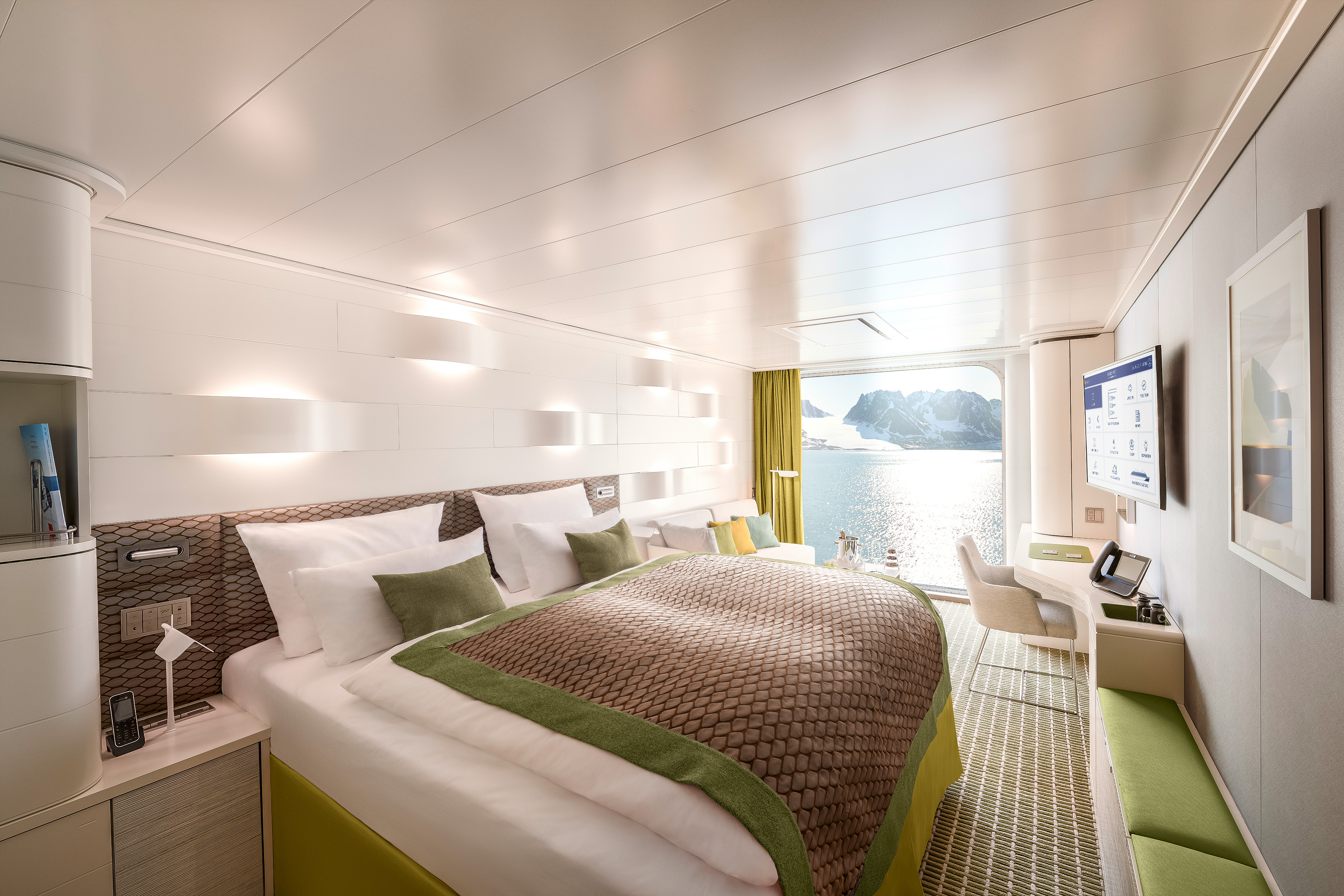 Hapag Lloyd Hanseatic Nature Panorama Cabin 1.jpg