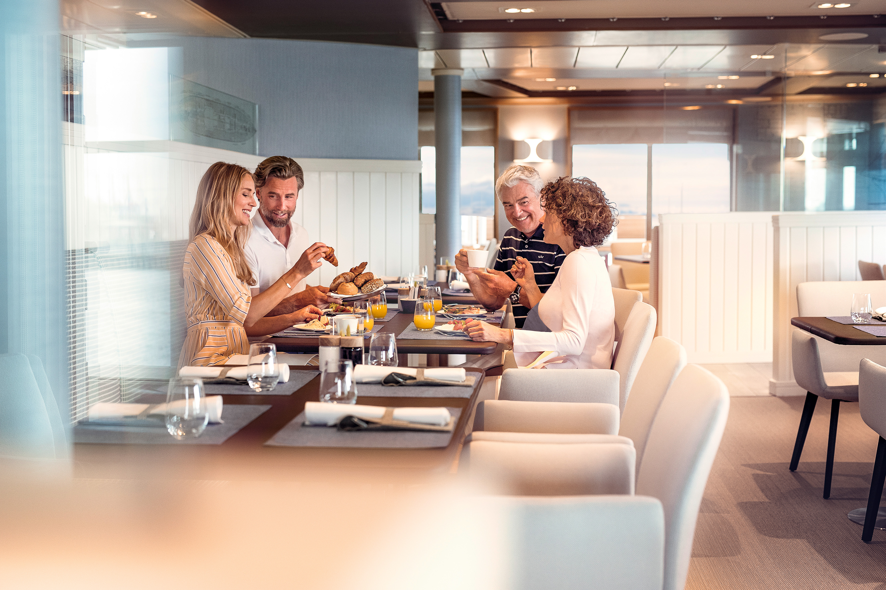 Hapag Lloyd Hanseatic Ships Lido Restaurant 3.jpg