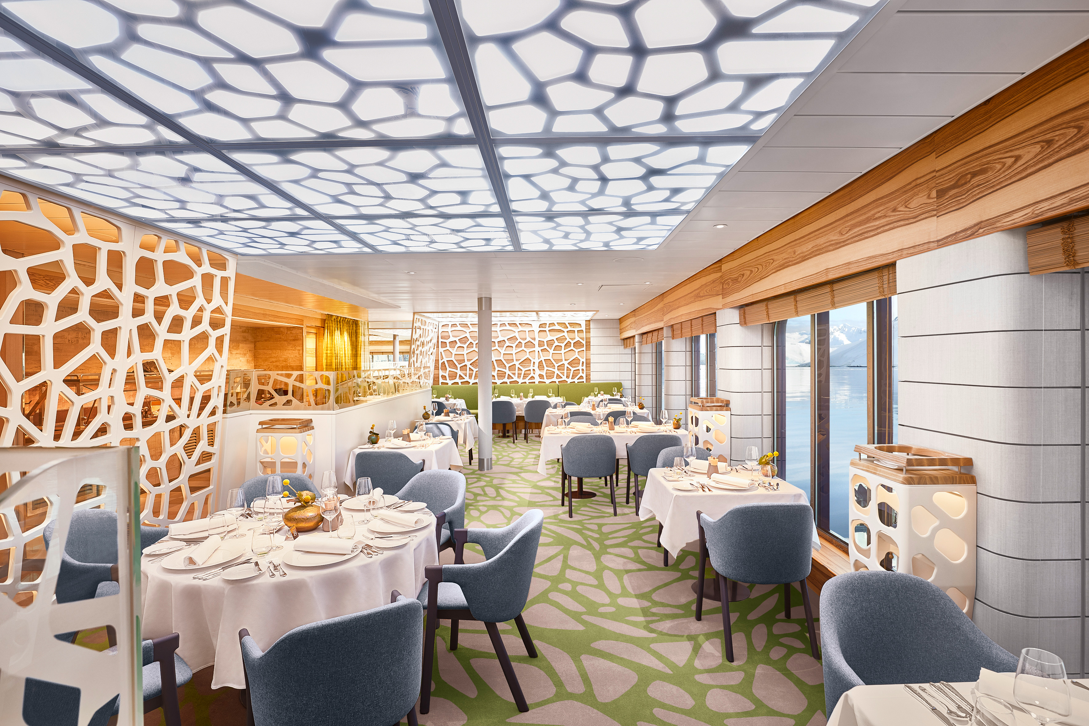 Hapag Lloyd Hanseatic Ships Main Restaurant.jpg