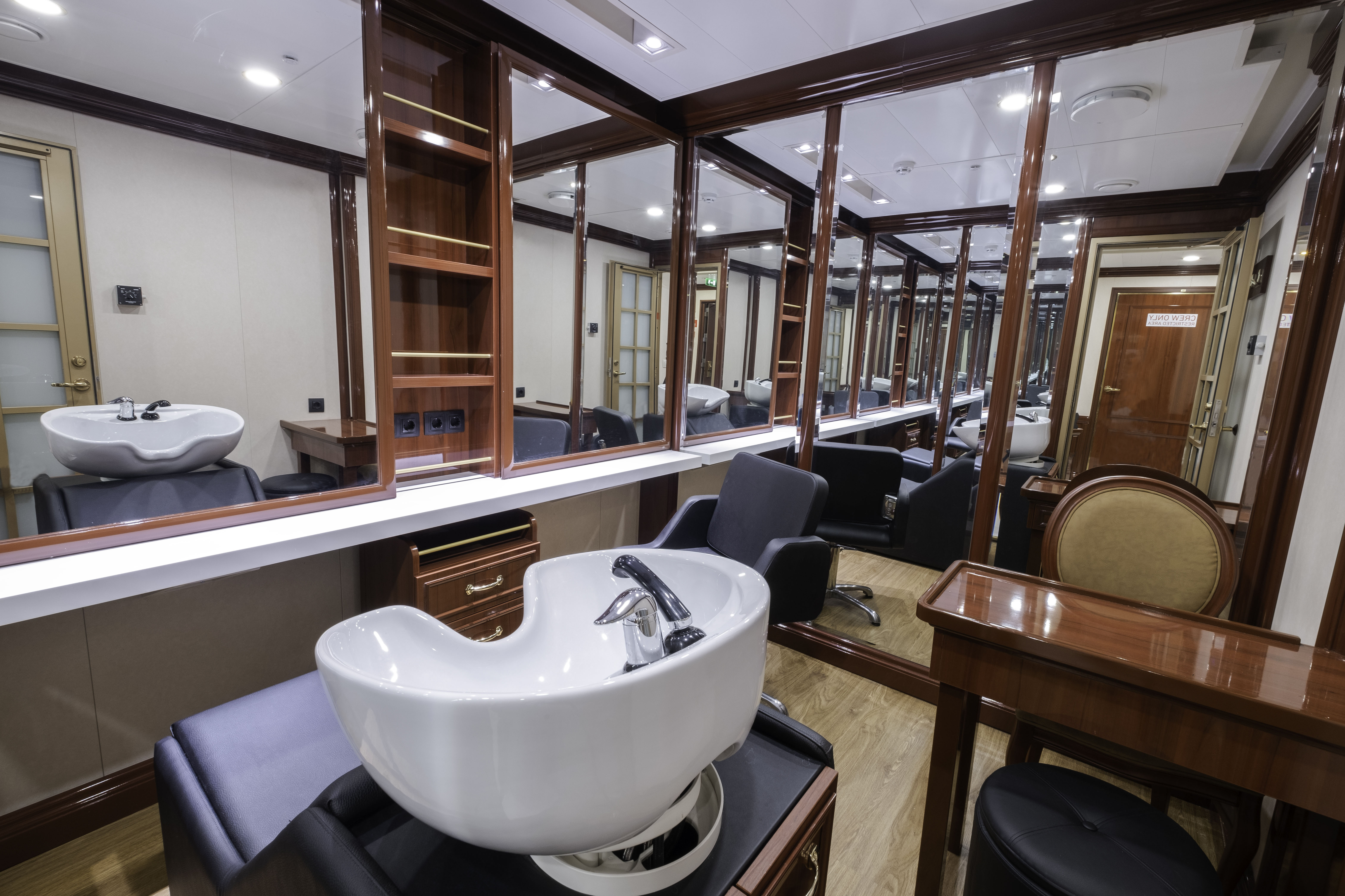 Tradewind Voyages - Golden Horizon - Salon.jpg