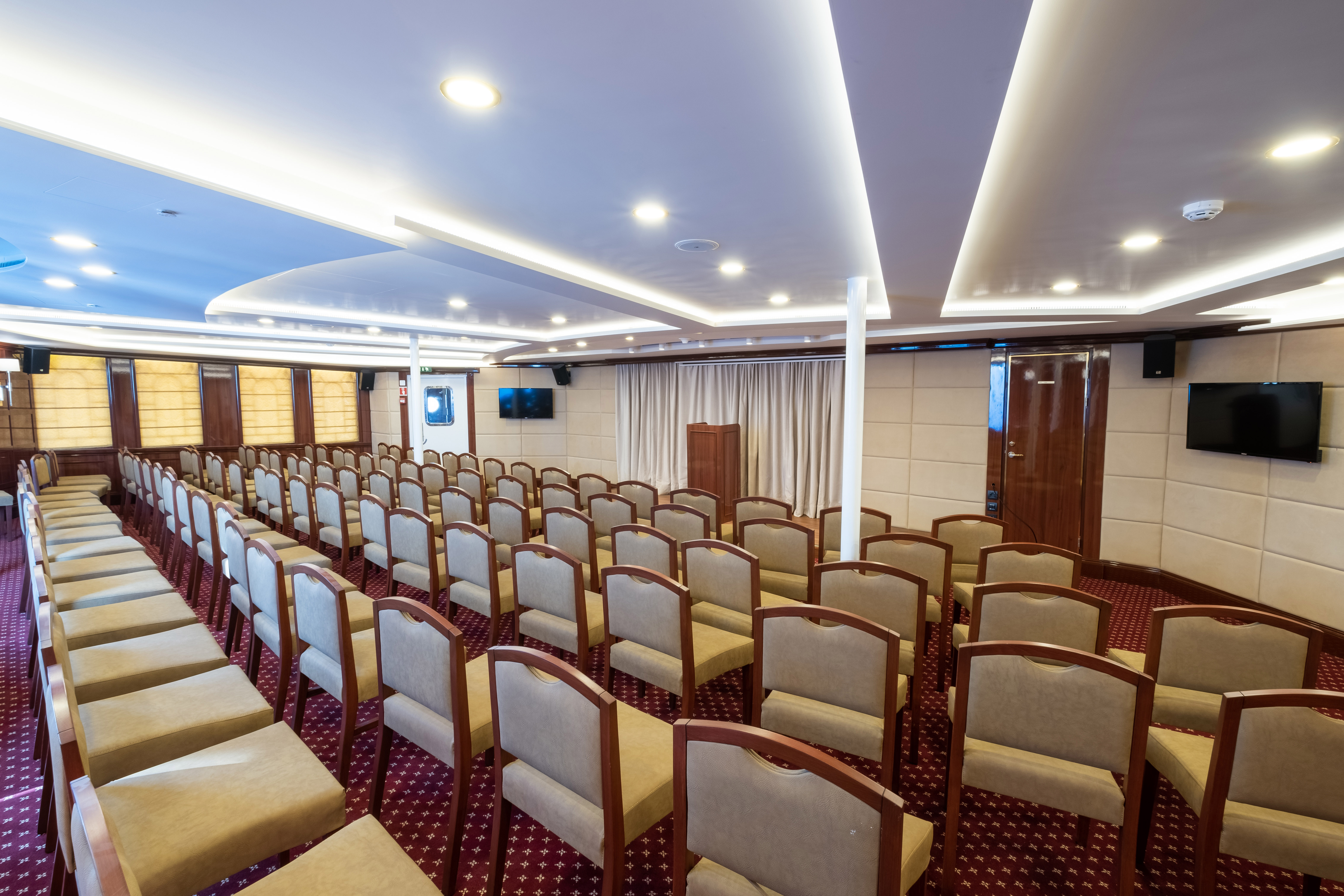 Tradewind Voyages - Golden Horizon - Multimedia room.jpg