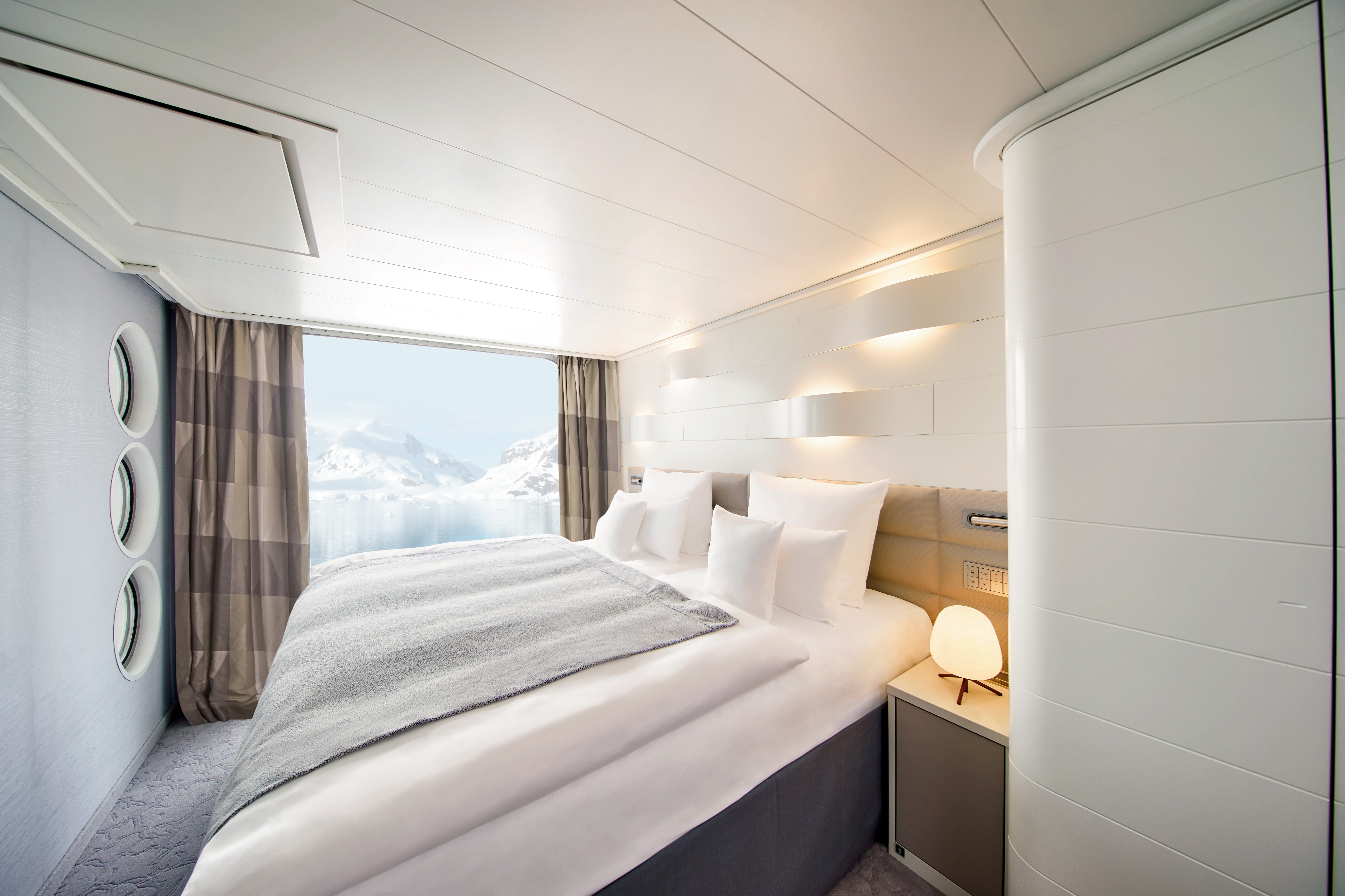 Hapag Lloyd Hanseatic Inspiration Junior Suite 1.jpg
