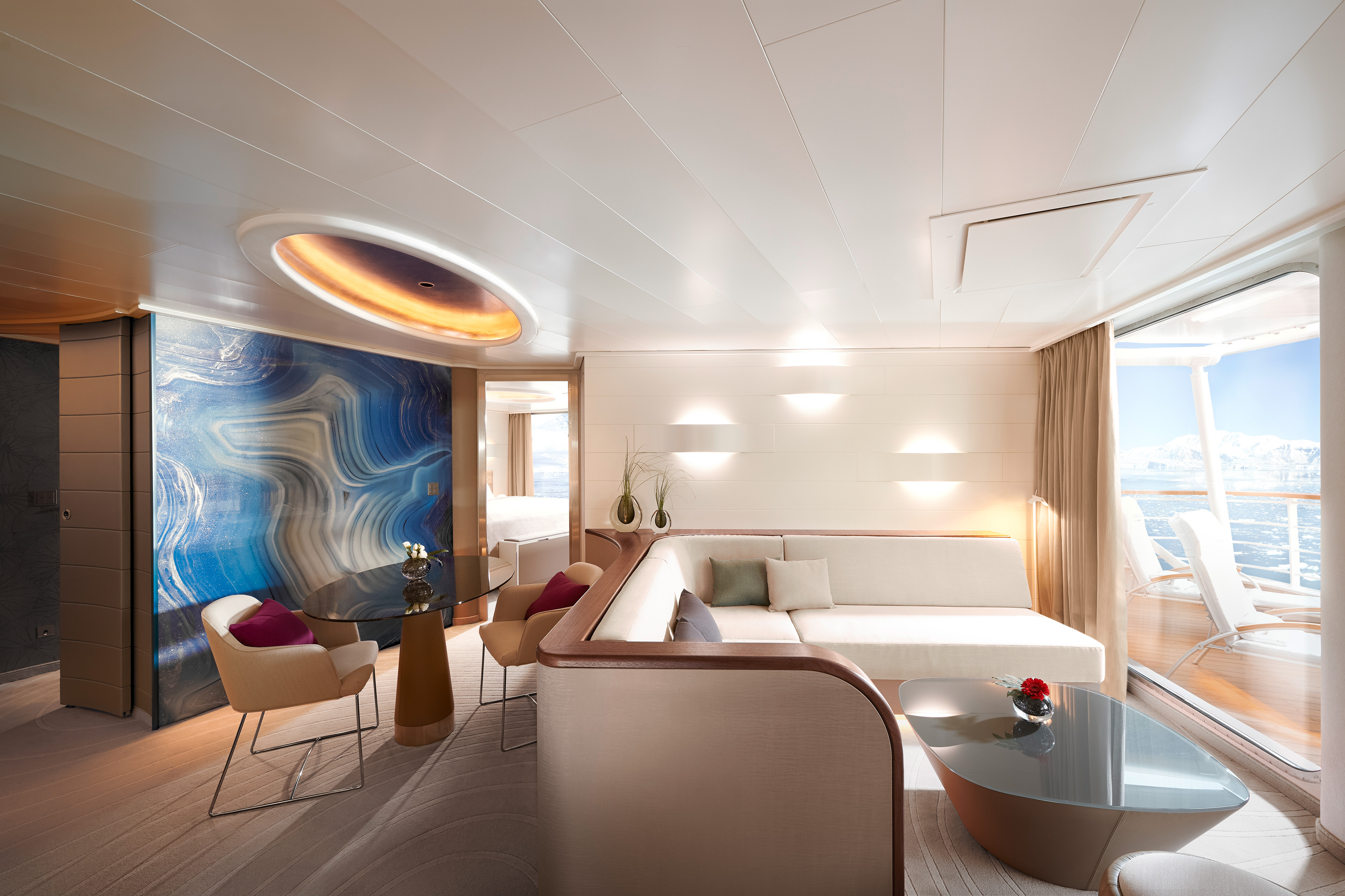 Hapag Lloyd Hanseatic Nature Grand Suite 3.jpg