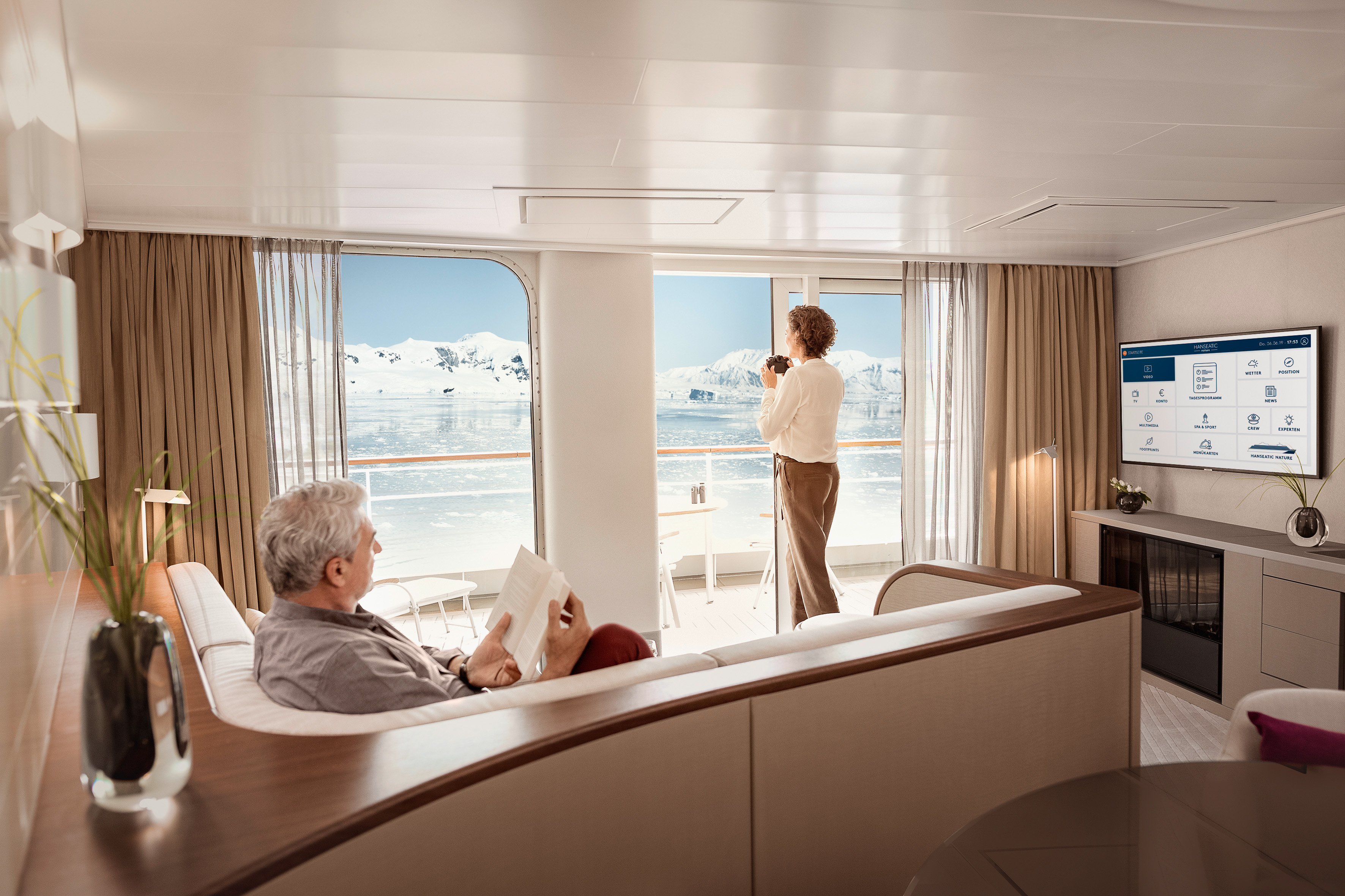 Hapag Lloyd Hanseatic Nature Grand Suite 4.jpg