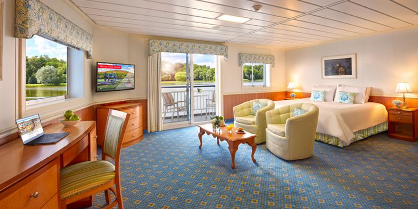American Cruise Lines - Queen of the Mississippi - Owner's Suite .png