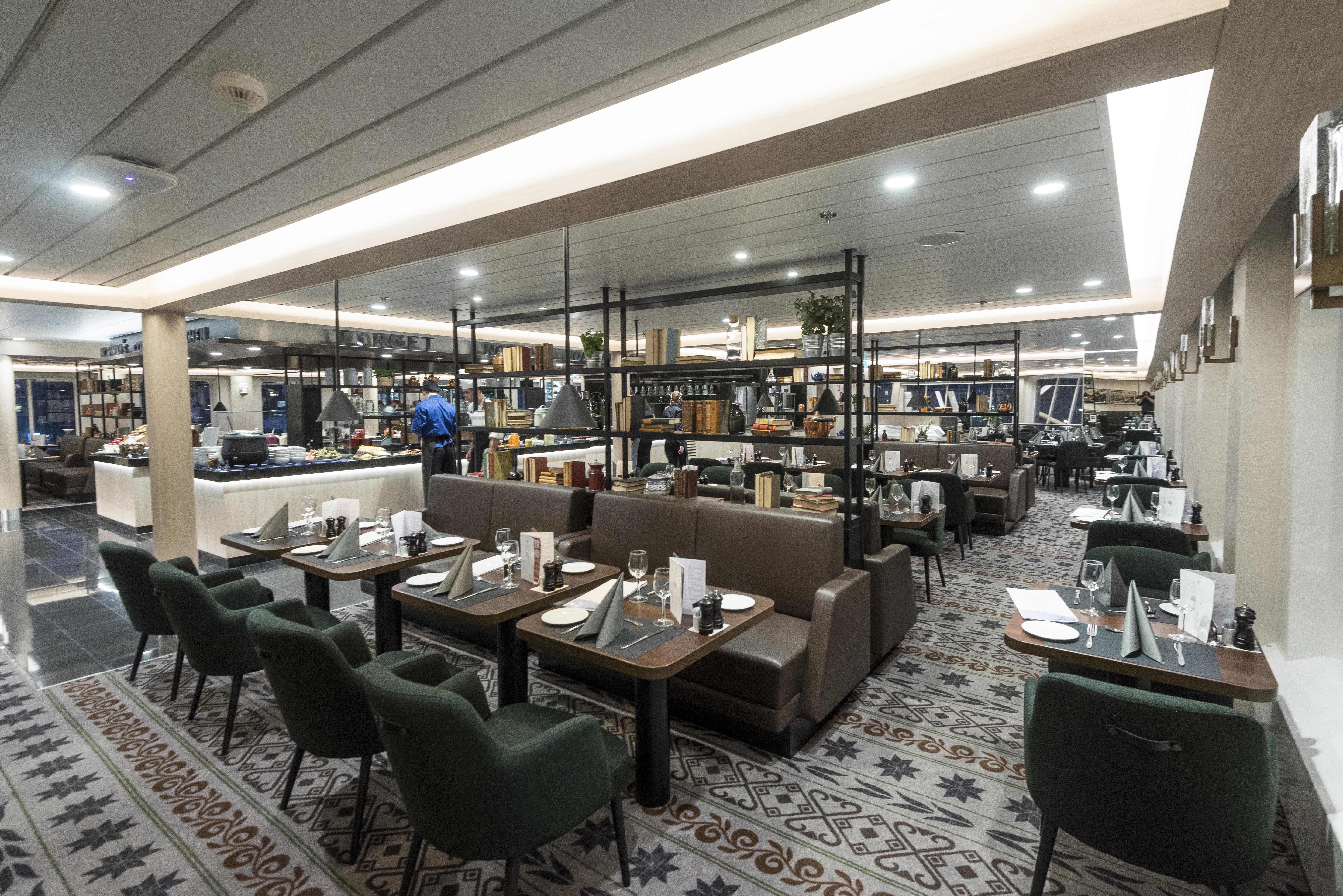 Hurtigruten - MS Nordnorge - Torget Main Dining 2.jpg