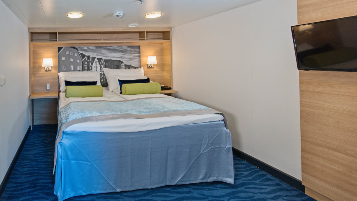 Hurtigruten - MS Polarlys - Expedition Suite M4 _1_.png