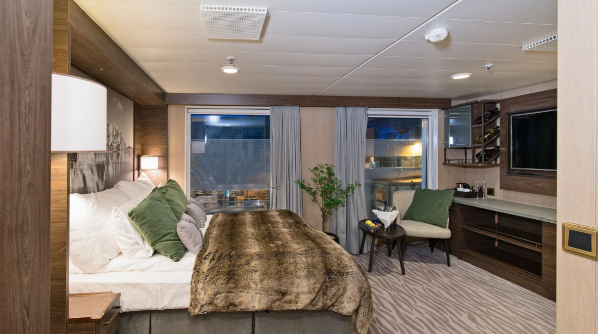 Hurtigruten - MS Richard With - Expedition Suite Q2.png