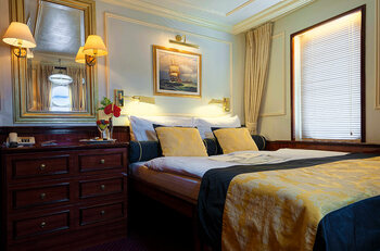 Category 1 - Deluxe Deck Cabins