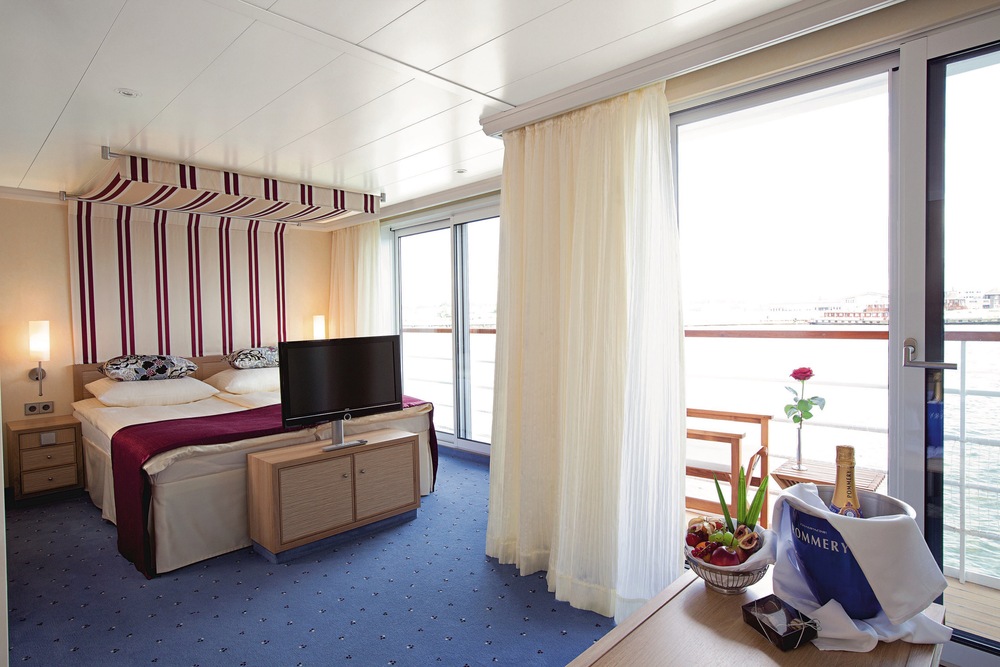 2-bed balcony suite with Juliette balcony, F
