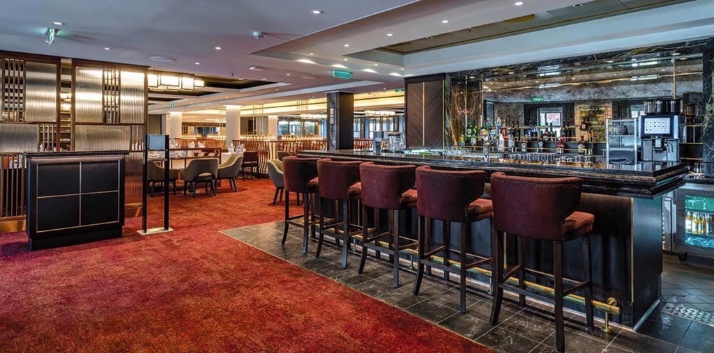 La Vie En Rose at The Club