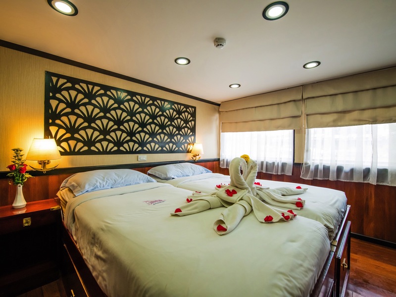 Upper Deck 2 Adjustable Twin Beds