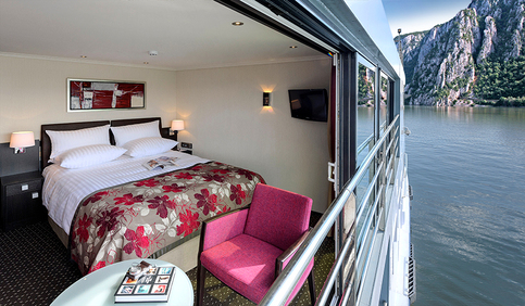Avalon Waterways Avalon Artistry II Accommodation Panorama Suite 2.jpg