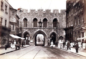 Defence%20of%20the%20town%20 bargate%20southampton 