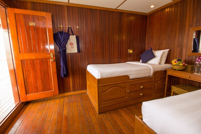 Upper Deck