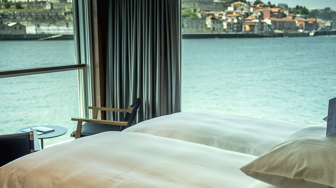 Emerald Riverview Suite