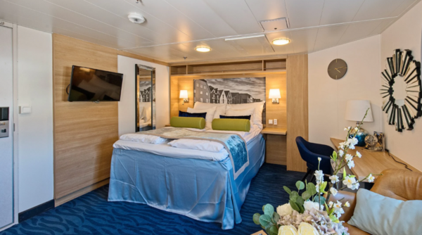 Hurtigruten - MS Polarlys - Expedition Suite Q2 _1_.png