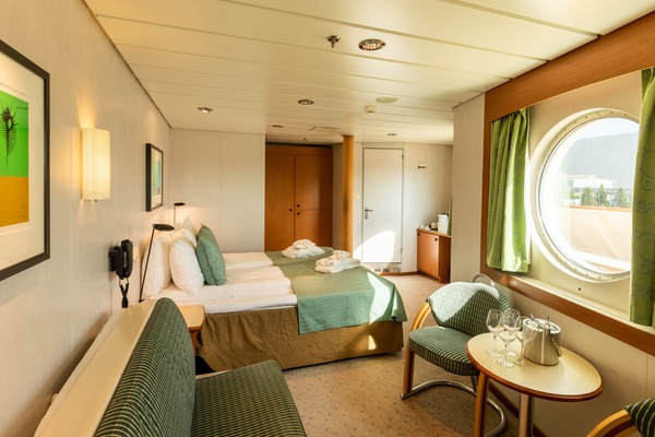 Hurtigruten MS Maud Expedition Suite Q2.JPG