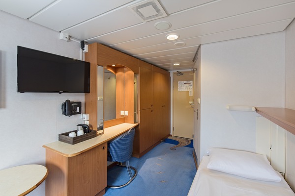 Hurtigruten MS Maud Outside Cabin P2 .JPG