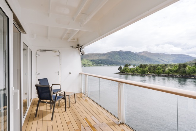 Arctic Superior | Wheelchair-accessible outside cabin with balcony