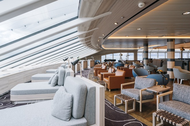 Explorer Lounge & Bar