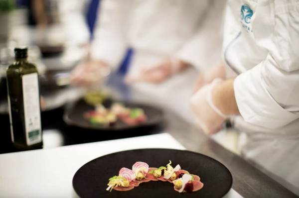 Crystal serenity 24 HOURS IN-SUITE DINING.png