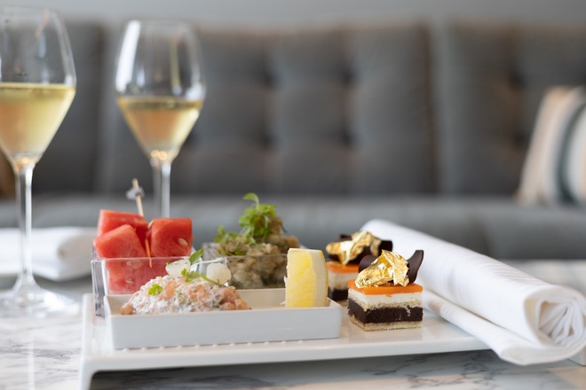 24 Hours In-Suite Dining