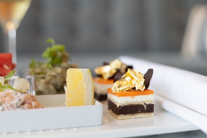 24 Hours In-Suite Dining