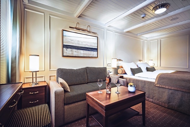 Deluxe Stateroom (Cat. D)