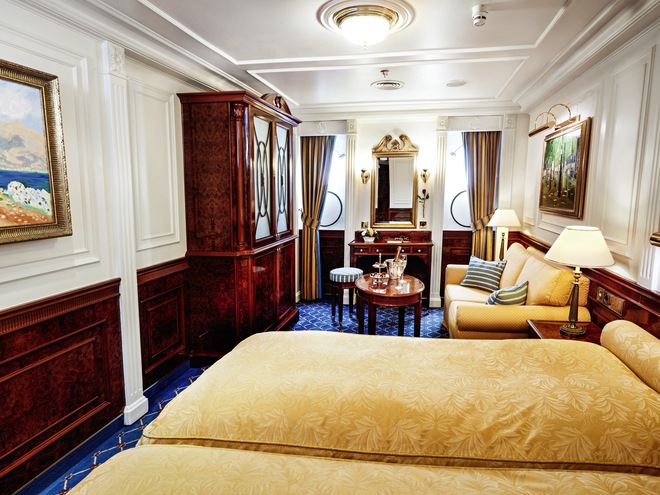Deluxe Staterooms (Cat. E)