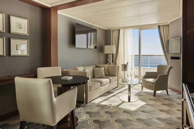 Sapphire Deluxe Suite