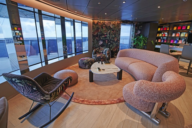 Observation Lounge & Library 