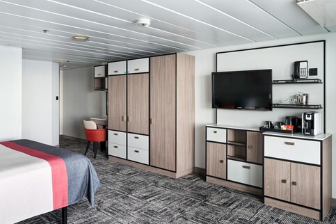Marella Discovery - Junior Suite 1.jpeg