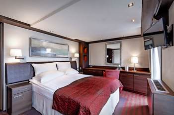 2-bed junior suite with Juliette balcony, E