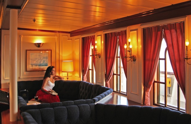 Piano Bar and Lounge