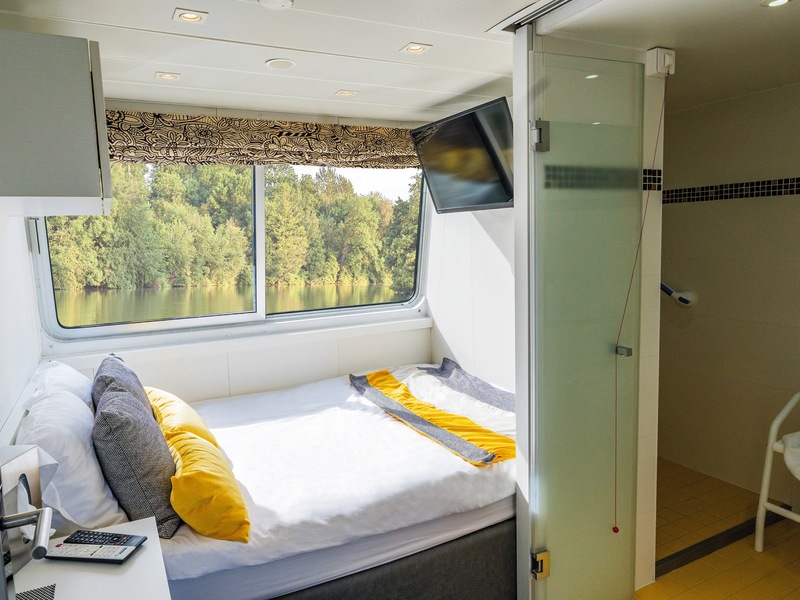 Upper Deck Double Bed Accessible Cabin