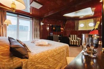 Owner's Corner Suite