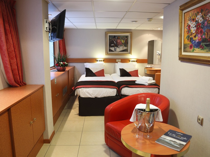 Main Deck 2 Single Beds Suite Cat B