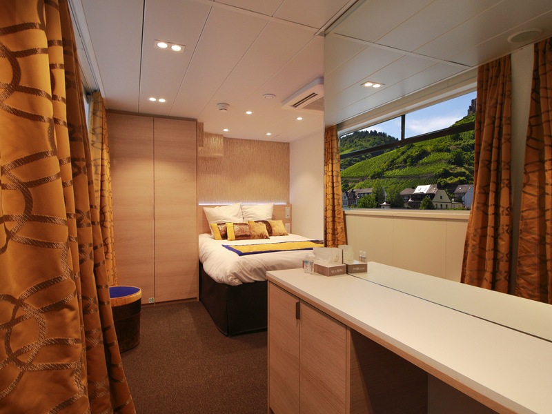 Main Deck Suite Double Bed Cat B