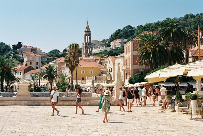 An Extended Journey through Ancient Marvels & Scenic Sun-Kissed Coastlines