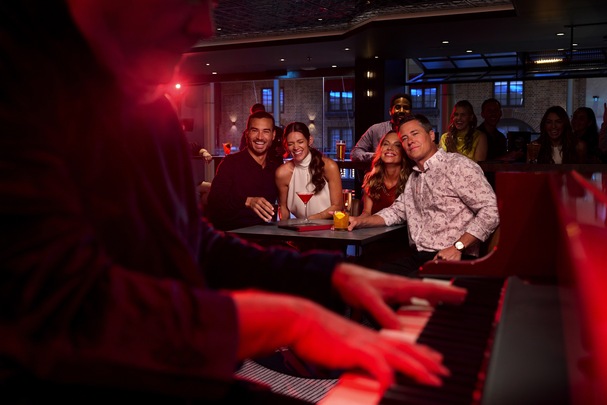 Dueling Pianos℠