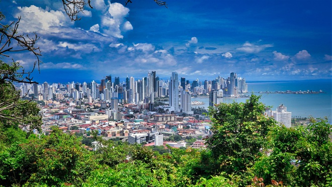 A Journey through Enchanting Nature & the Marvels of the Panama Canal