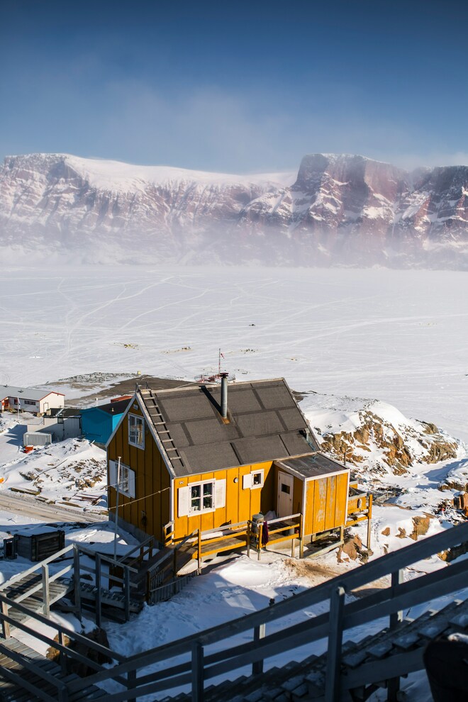 Expedition to Greenland, land of Northern Lights
