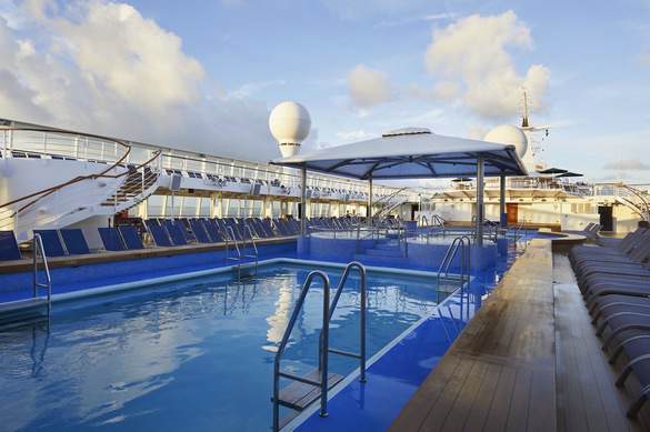 NCL, Norwegian Sun, The Oasis Pool.jpeg