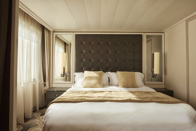 Sapphire Deluxe Suite